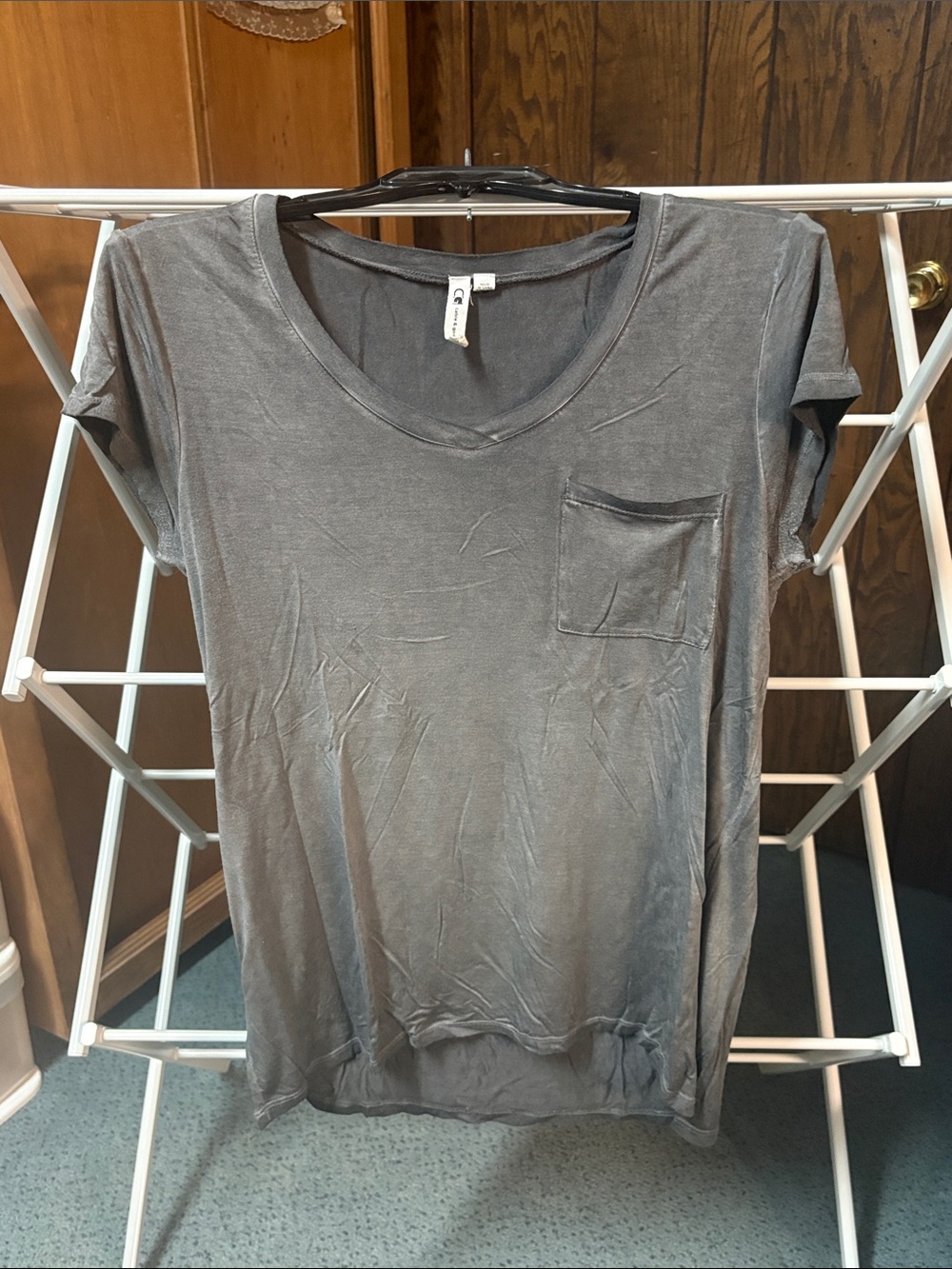 Cable & Gauge Women's Scoop Neck Pocket Tee - Gray